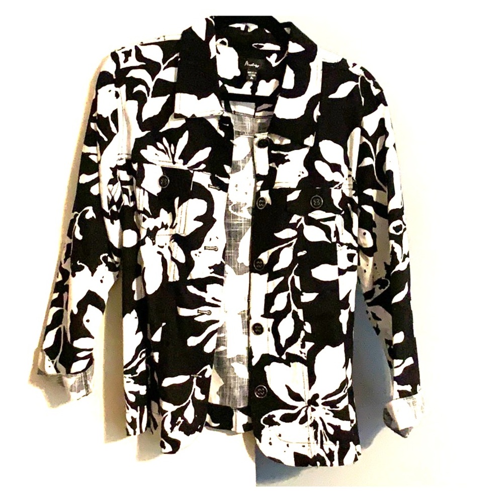 Black and white flowered jacket 100% Cotton
